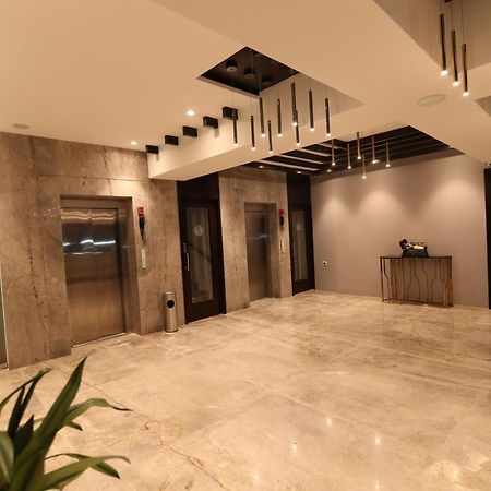 Sri Sri Sri Hotel Khammam Extérieur photo
