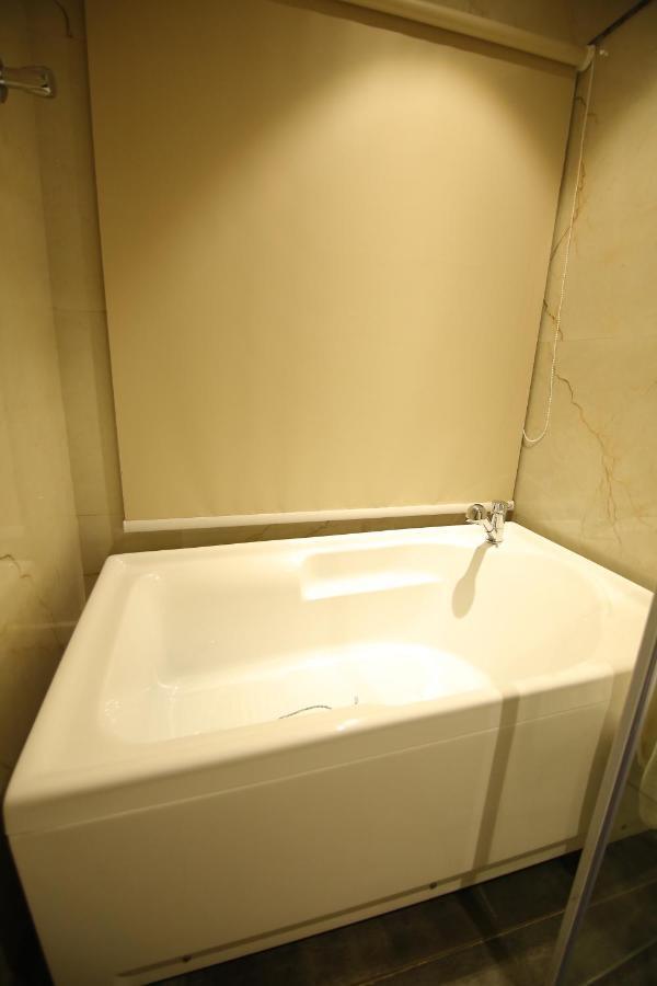 Sri Sri Sri Hotel Khammam Extérieur photo