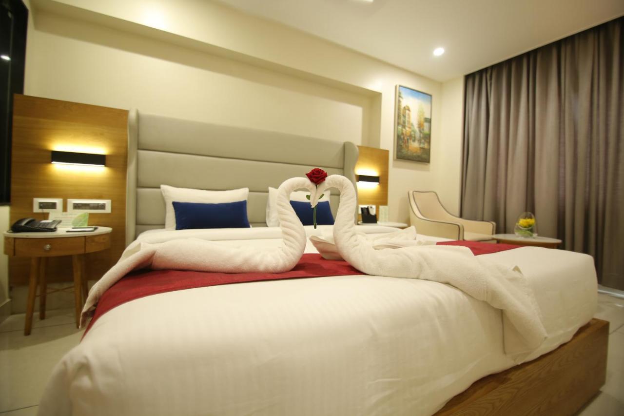 Sri Sri Sri Hotel Khammam Extérieur photo