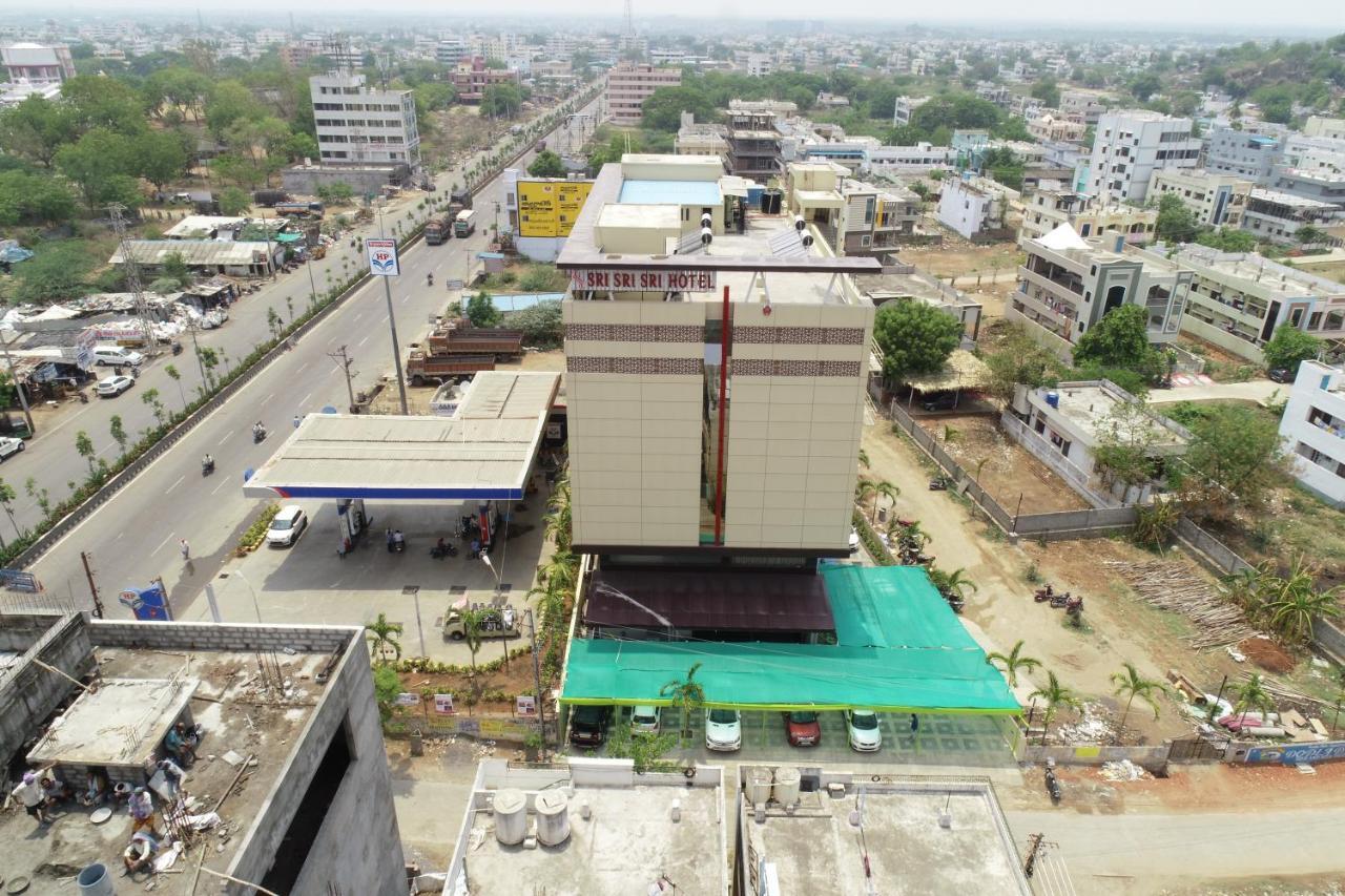 Sri Sri Sri Hotel Khammam Extérieur photo