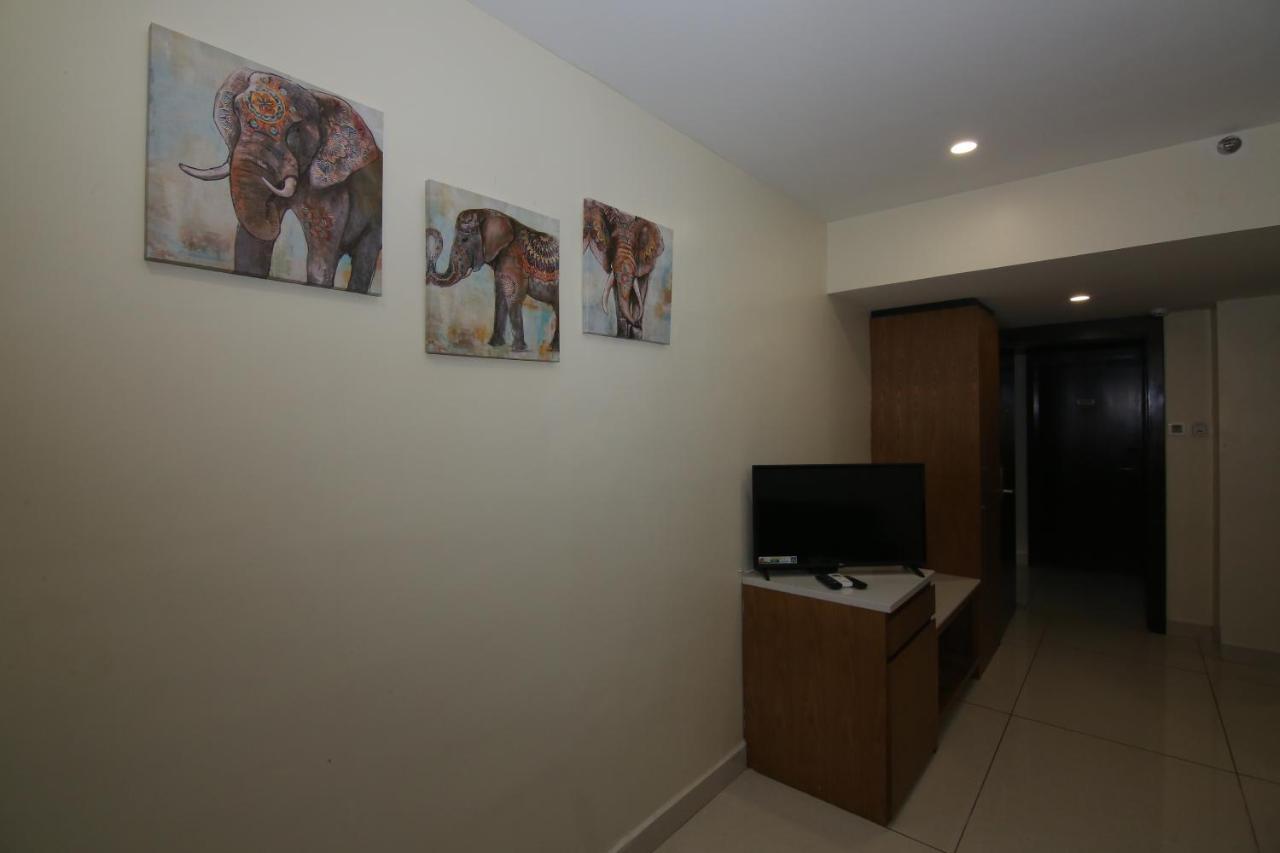 Sri Sri Sri Hotel Khammam Extérieur photo