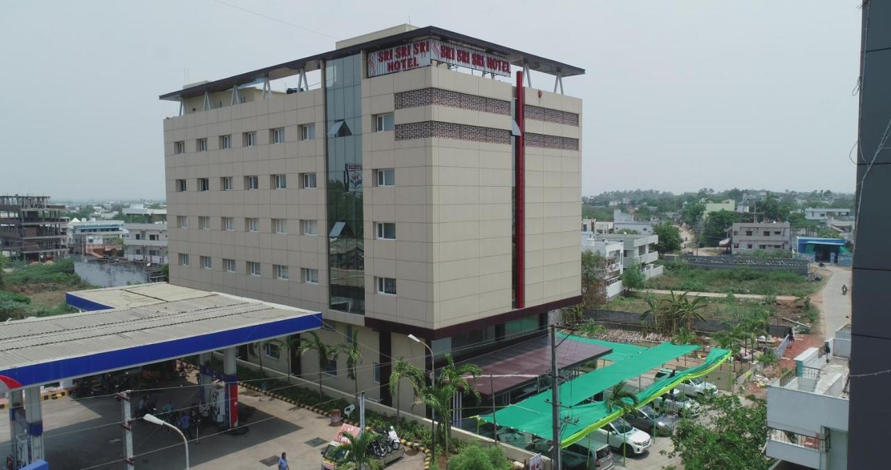 Sri Sri Sri Hotel Khammam Extérieur photo